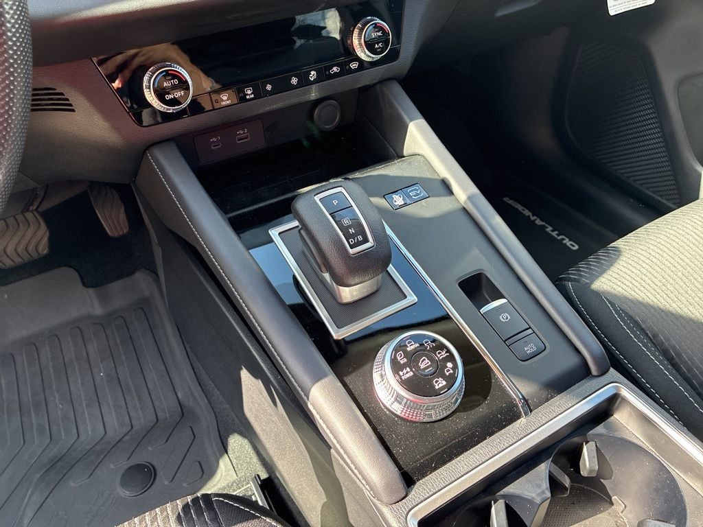 2024 Mitsubishi Outlander PHEV ES