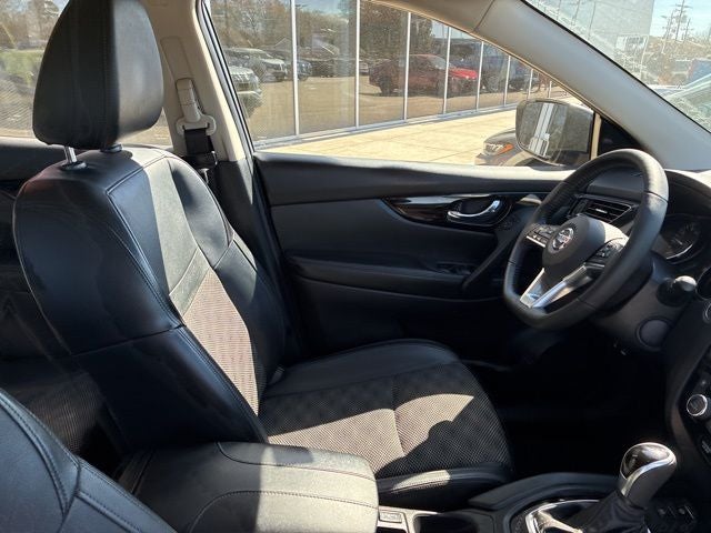 2022 Nissan Rogue Sport SV